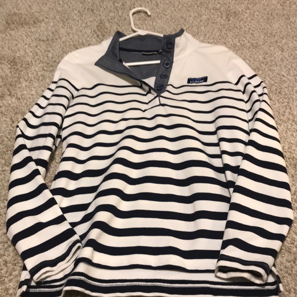 Worn twice. Sz S LL Bean pullover